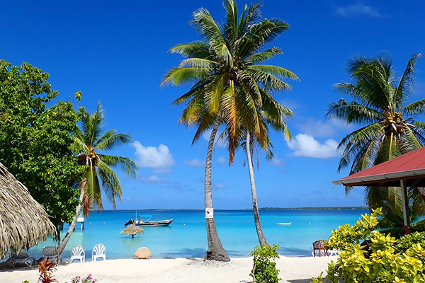 plage côté lagon atoll de Ahé